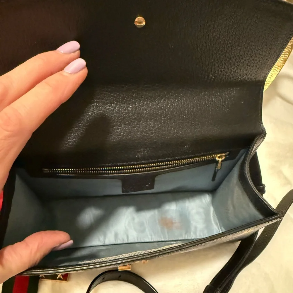 Gucci Black and Gold Shoulder Bag with Chain Detail - Picture 4 of 5